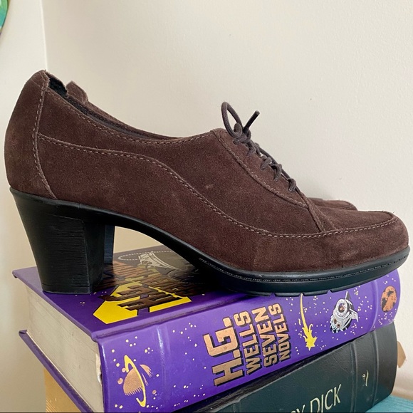 Clarks Leather Heeled Suede Oxford Ankle Booties - Picture 5 of 10